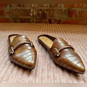 LULUS Women’s Slides